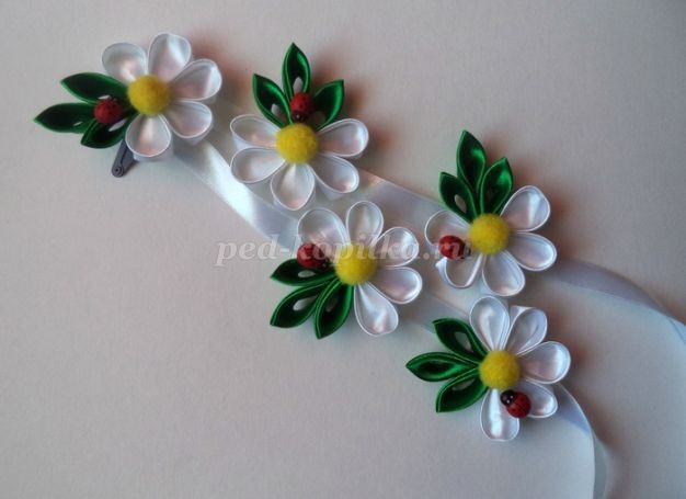 ​Лента для косы с цветами канзаши детскими руками: часть 3