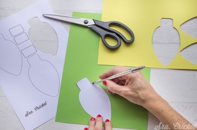 Праздничная гирлянда из лампочек