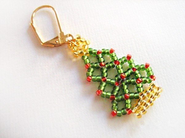 Ёлочка, снеговик и Дед Мороз из бисера Ёлочка, снеговик и Дед Мороз из бисера