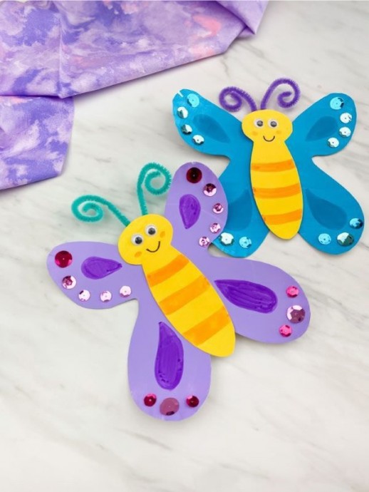 ​Бабочки из цветной бумаги и синельной проволоки