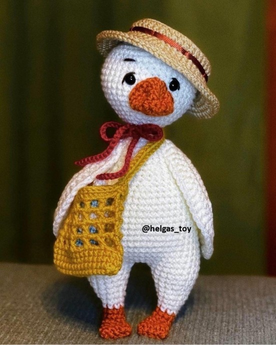 Гусёнок из пряжи Гусёнок из пряжи