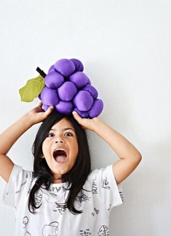 ​Мягкая игрушка в виде грозди винограда