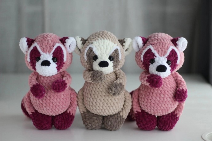 ​Разноцветные еноты