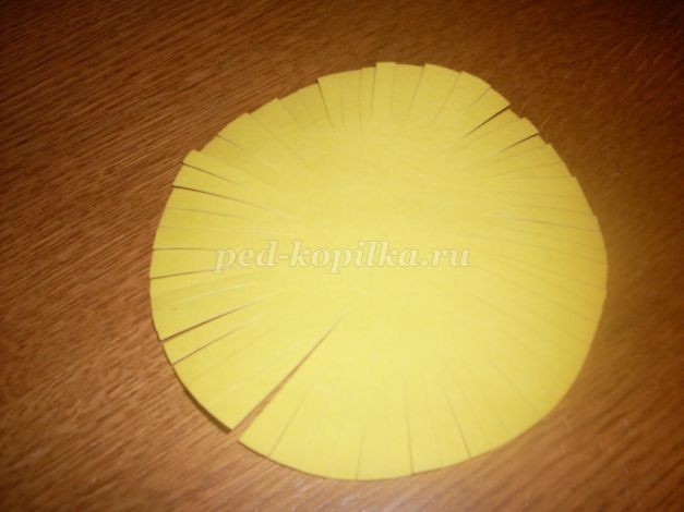 Лев из цветной бумаги