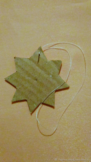 Мастерим с детьми елочную игрушку — звёздочку из фоамирана Мастерим с детьми елочную игрушку — звёздочку из фоамирана
