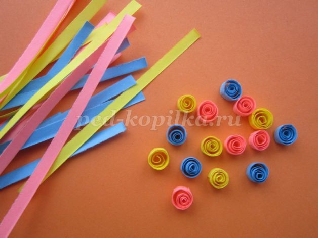 Объёмная новогодняя ёлка в технике квиллинг: часть 3