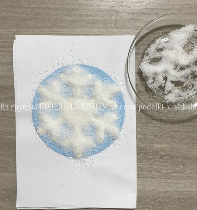 Разноцветная яркая снежинка Разноцветная яркая снежинка