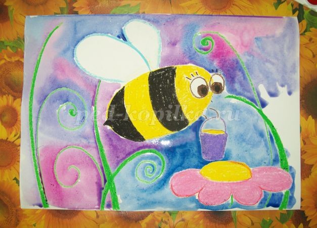 Рисуем пчёлку: масляная пастель + акварель