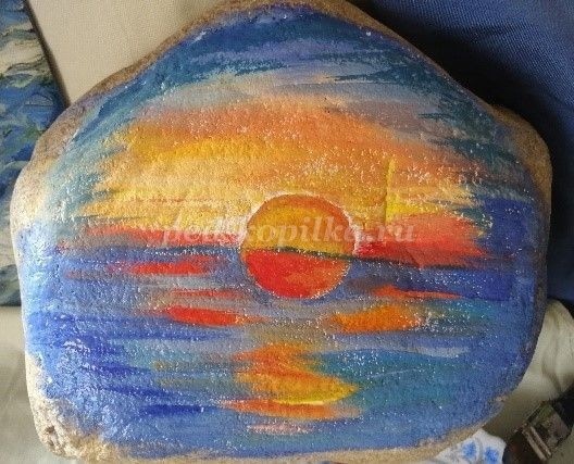 ​Роспись на камне "Солнце садится в море"
