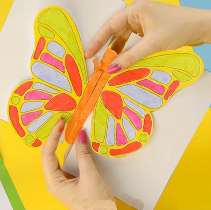 Объёмная бабочка на листе