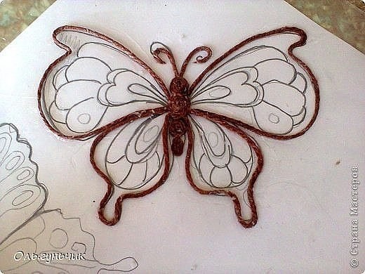 ​Бабочка в технике шпагатной филиграни