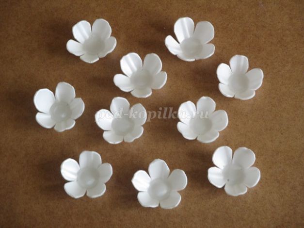 Ветка яблони в цвету и бабочка: часть 2