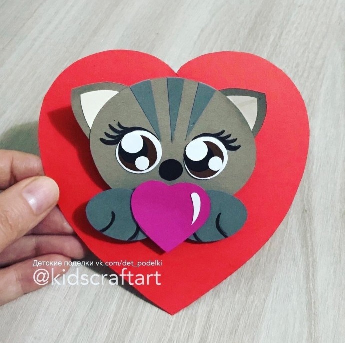 ​Котик с сердечком