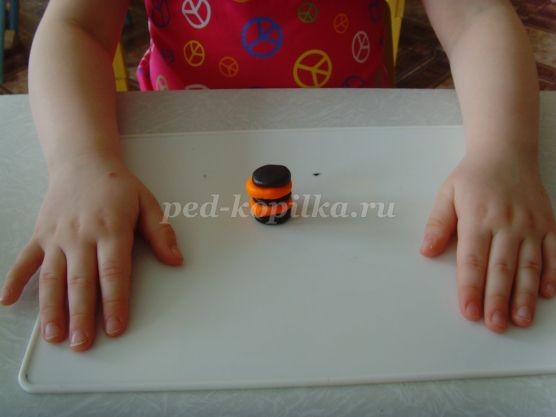 Лепим пчёлку из пластилина Лепим пчёлку из пластилина