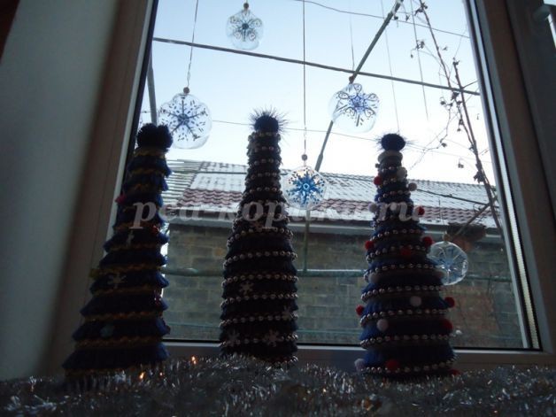 Новогодняя ёлка из бросового материала: часть 1