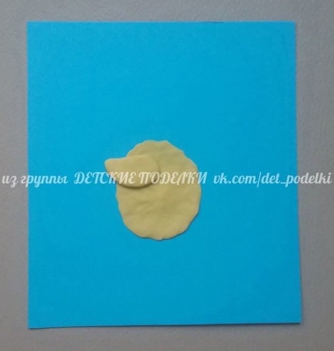 ​Пластилиновая аппликация "Ёжик и калина"