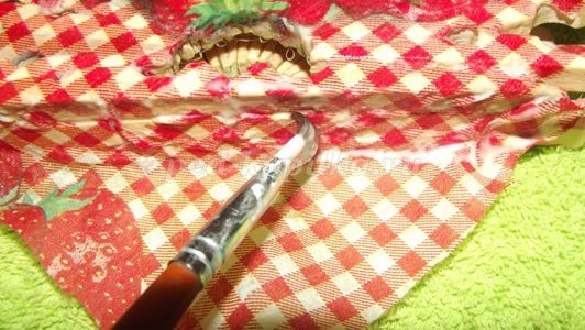 Салфетница из прищепок детскими руками: часть 2