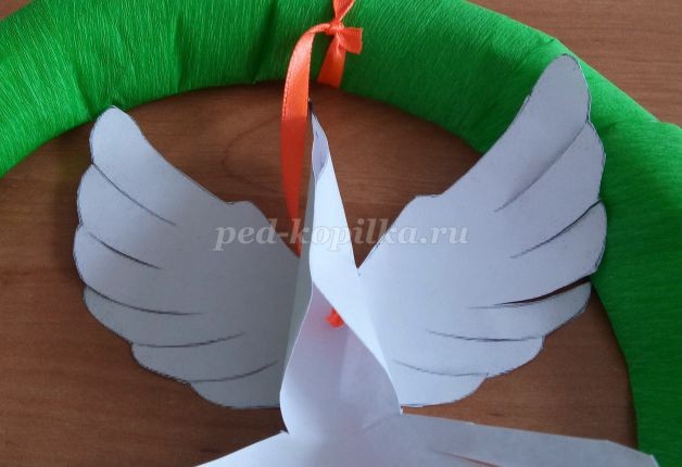 Весенний венок из бумаги детскими руками: часть 3 Весенний венок из бумаги детскими руками: часть 3