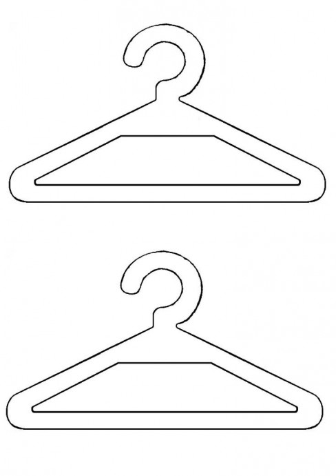 ​Маечки на вешалках