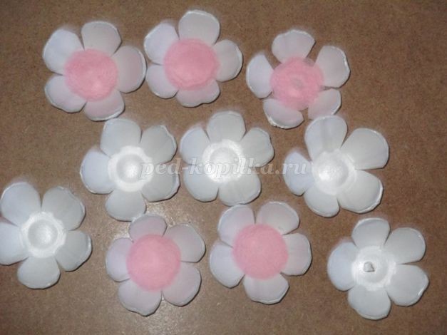 Панно "Яблоня в цвету": мастер-класс из упаковок от яиц, часть 2 Панно "Яблоня в цвету": мастер-класс из упаковок от яиц, часть 2