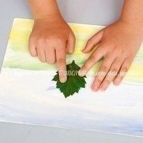 ​Рисунки с помощью отпечатков листьев
