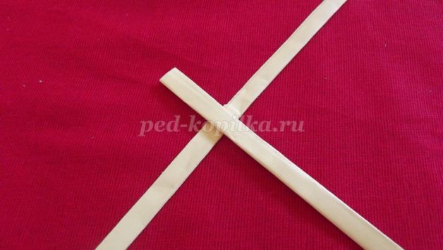 ​Плетеная закладка для книг детскими руками: часть 1