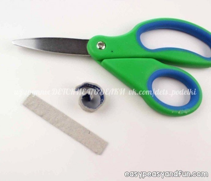 Цветочная аппликация из яичной упаковки