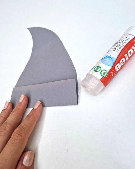 Осенний гномик из цветной бумаги Осенний гномик из цветной бумаги