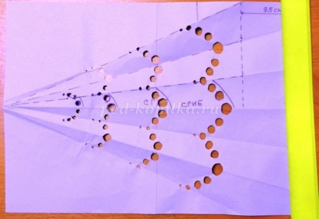 ​Рисуем невероятно красивую ёлочку белую на синем фоне: часть 3