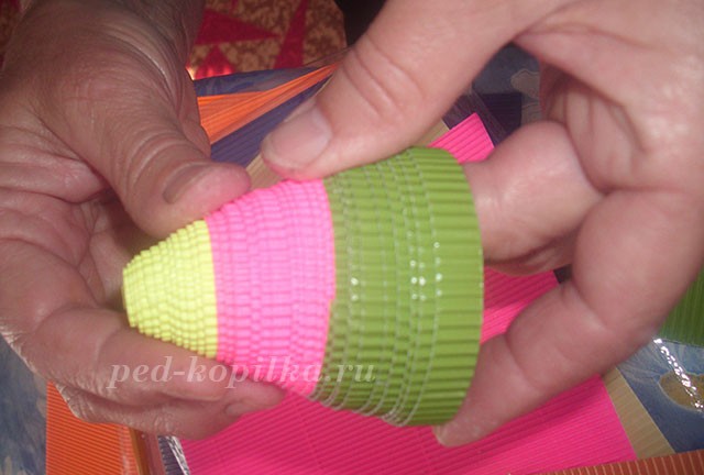 Объёмный квиллинг из гофрированного картона: мастер-класс Объёмный квиллинг из гофрированного картона: мастер-класс