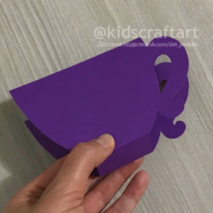 Котёнок в чашке