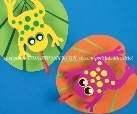 ​Лягушки-попрыгушки на бумажной пружинке