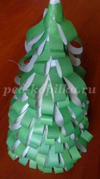 Новогодняя ёлка из бумаги детскими ручками Новогодняя ёлка из бумаги детскими ручками