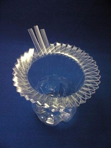 Ваза из пластиковой бутылки Ваза из пластиковой бутылки