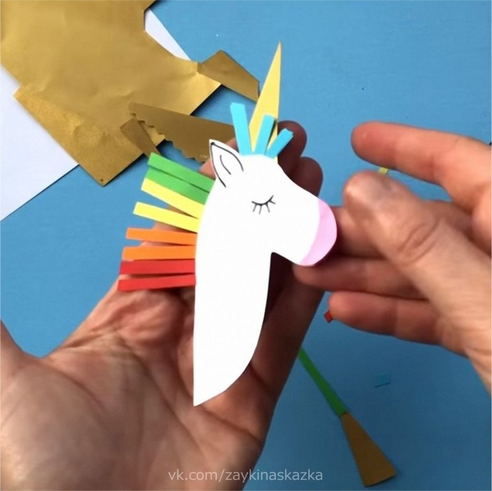 Единороги из цветной бумаги