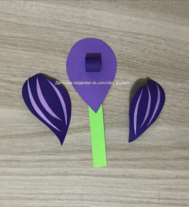 Горшочек с крокусами