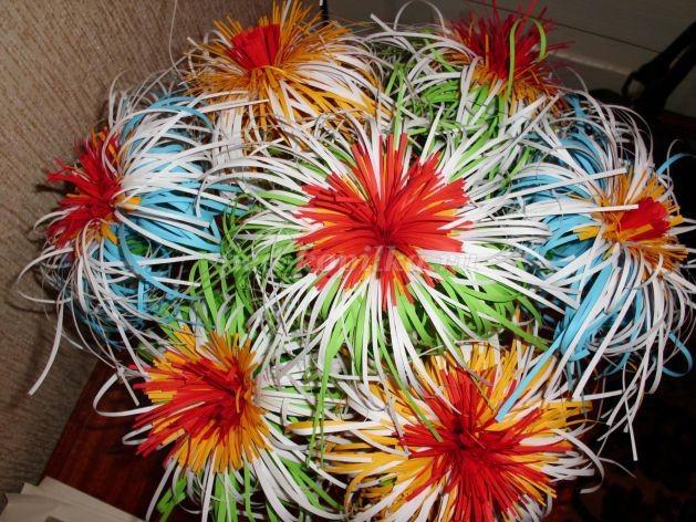 Хризантемы детскими руками: мастер-класс, часть 3 Хризантемы детскими руками: мастер-класс, часть 3