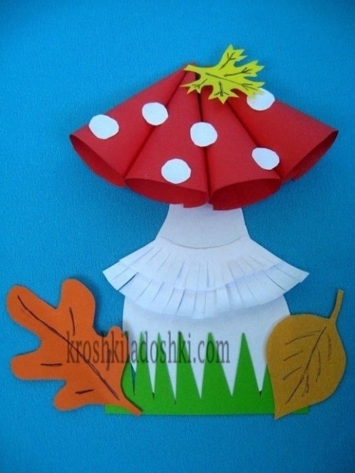​Мухомор из цветной бумаги