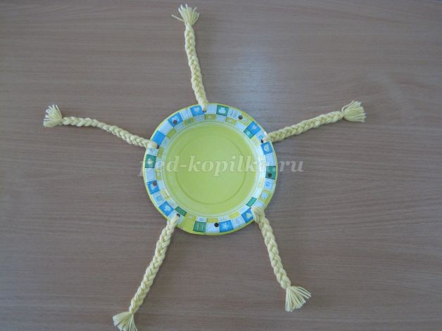 Солнышко из одноразовых тарелок: часть 1 Солнышко из одноразовых тарелок: часть 1