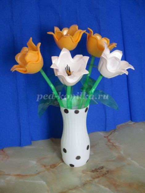 Изготовление тюльпанов из бросового материала: часть 3