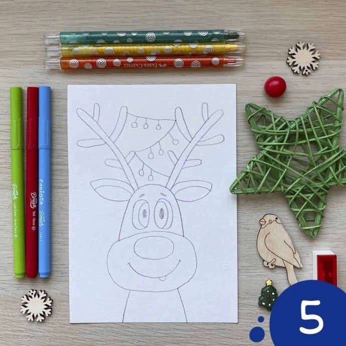 Олень с гирляндой на рогах