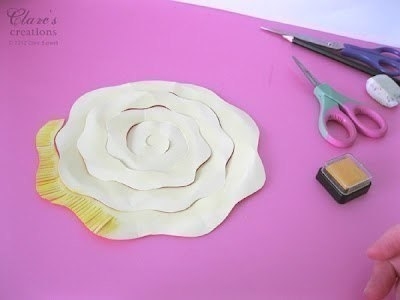 Красивые и несложные в исполнении бумажные цветы