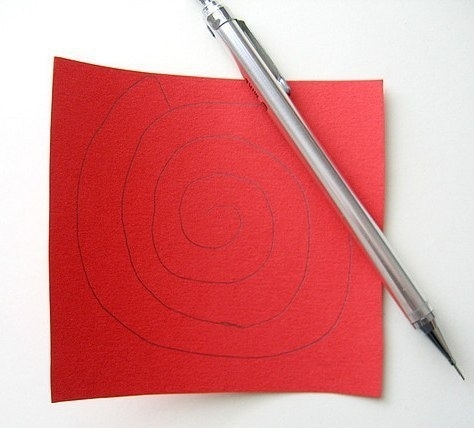 Делаем цветочки из бумаги Делаем цветочки из бумаги