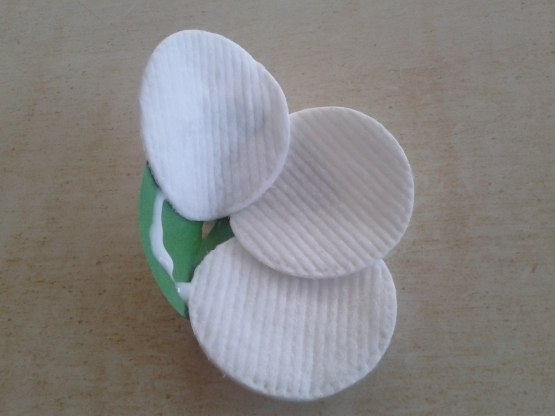 Цветочки из ватных дисков Цветочки из ватных дисков